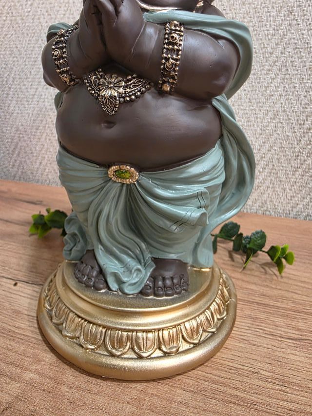 Ganesha de Pie con Manos en Namasté 30cm