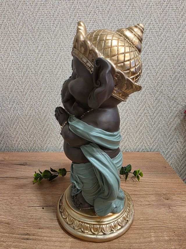 Ganesha de Pie con Manos en Namasté 30cm