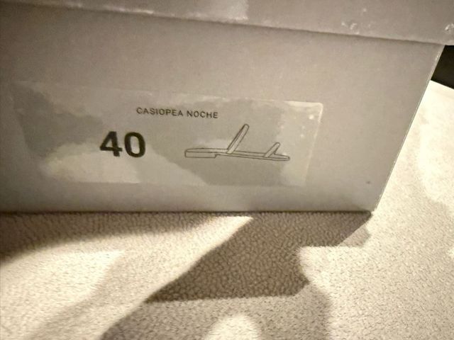 Sandalias Diplomatic Negras y Doradas