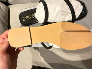 Sandalias Diplomatic Negras y Doradas