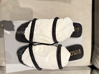 Sandalias Diplomatic Negras y Doradas