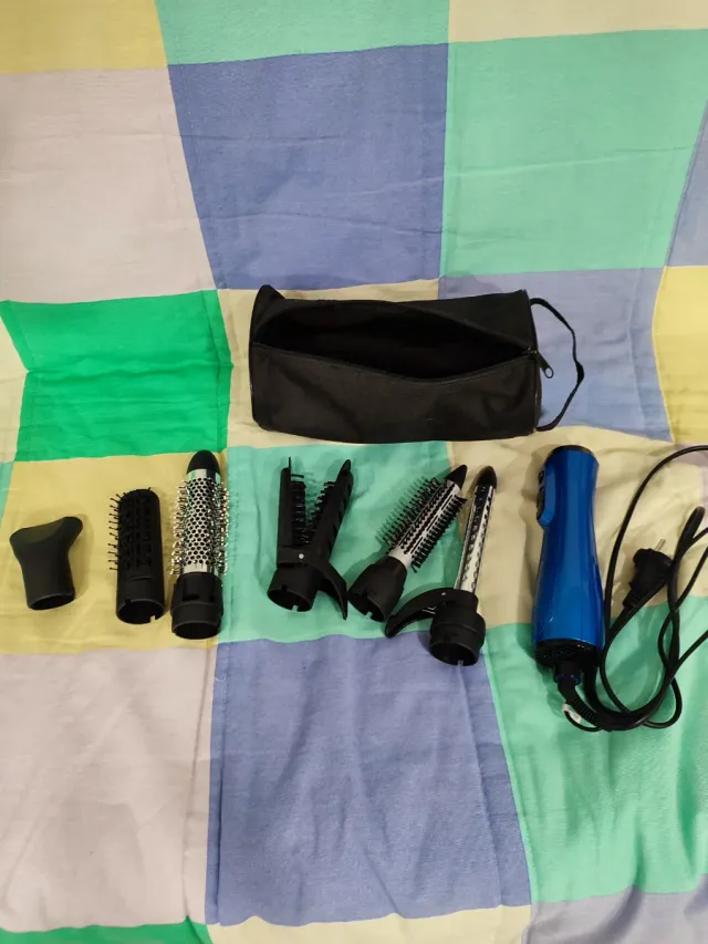 Moldeador de pelo con accesorios