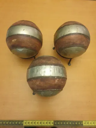 Sfera in legno e lamierino con rialzo 3 pezzi €40