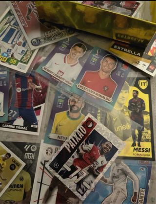 Cromos de fútbol variados