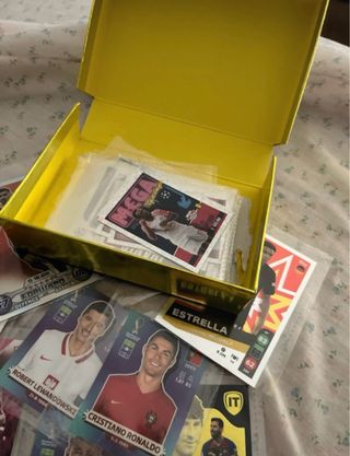 Cromos de fútbol variados