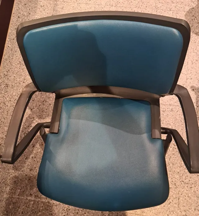 4 Sillas tipo consulta