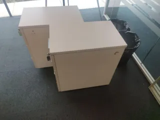 Cajoneras blancas de oficina con llave
