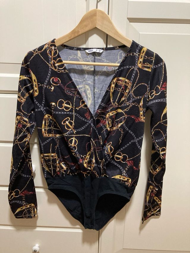 Body negro fiesta cadenas y hebillas