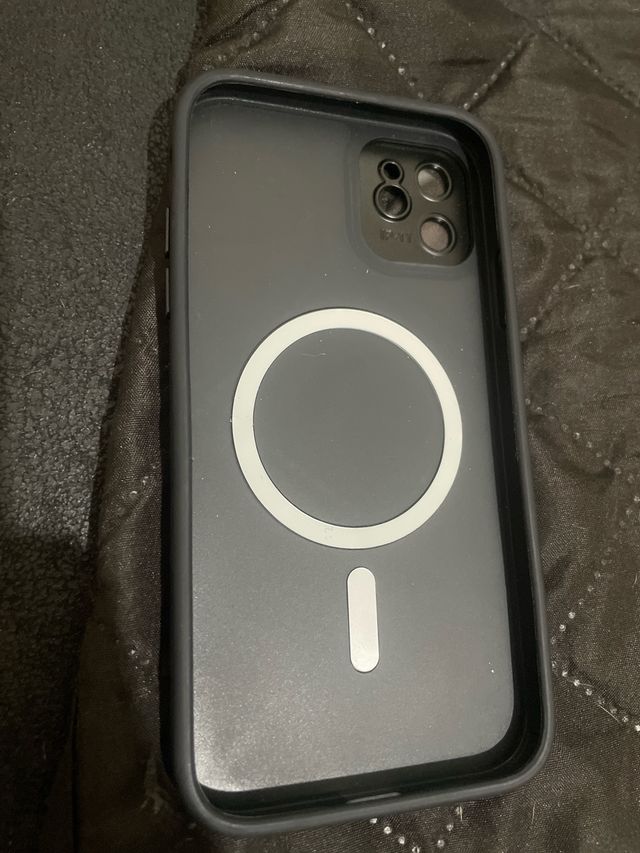 Funda iPhone 11 con borde negro