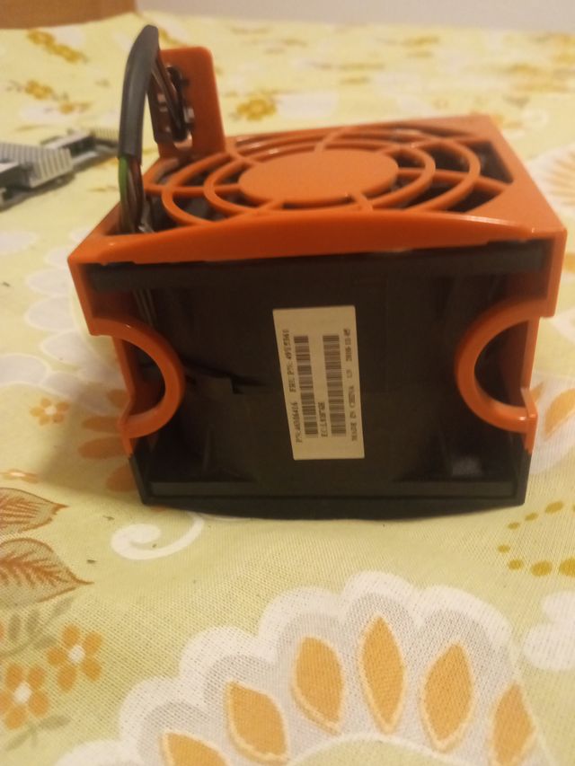Ventilador de ordenador naranja
