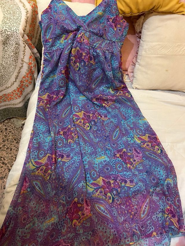 Vestido de verano morado y turquesa