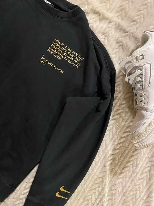 Felpa Nike Sportswear Swoosh Nera Oro