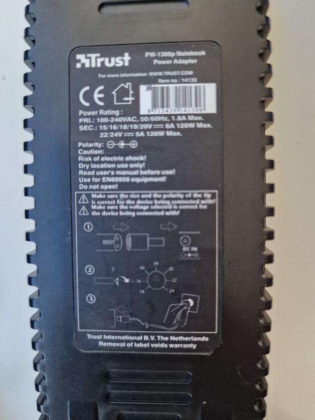 Cargador Trust PW-1300 Universal Portátil (12–20V)