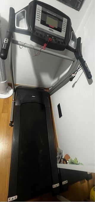 Cinta de correr BH Prácticamente sin uso.