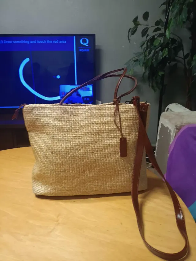 Bolso de paja beige y marrón