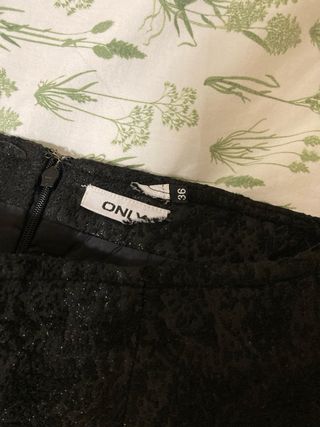 Falda mini negra fiesta con bordado