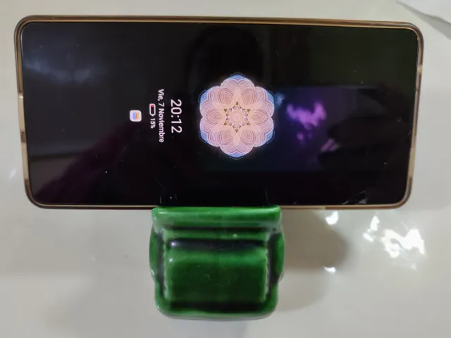 Figura verde estilo carroza vintage