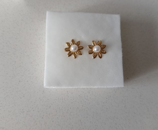 Pendientes flor perla dorados sin estrenar