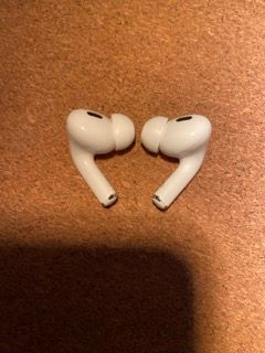 AirPods Pro 2ª Gen con funda morada