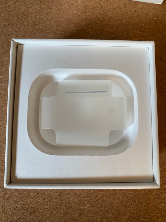 AirPods Pro 2ª Gen con funda morada