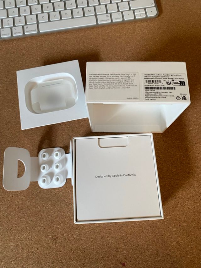 AirPods Pro 2ª Gen con funda morada