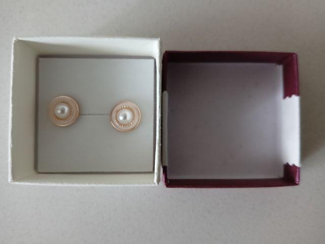 Pendientes perla dorados sin estrenar