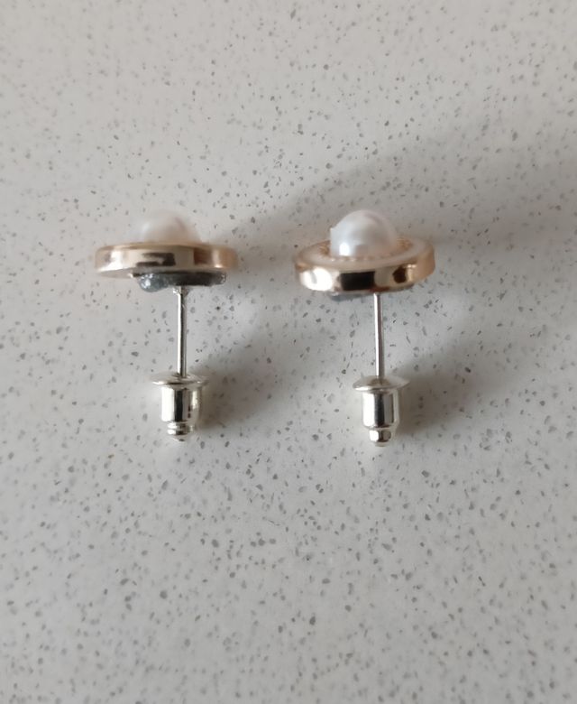 Pendientes perla dorados sin estrenar