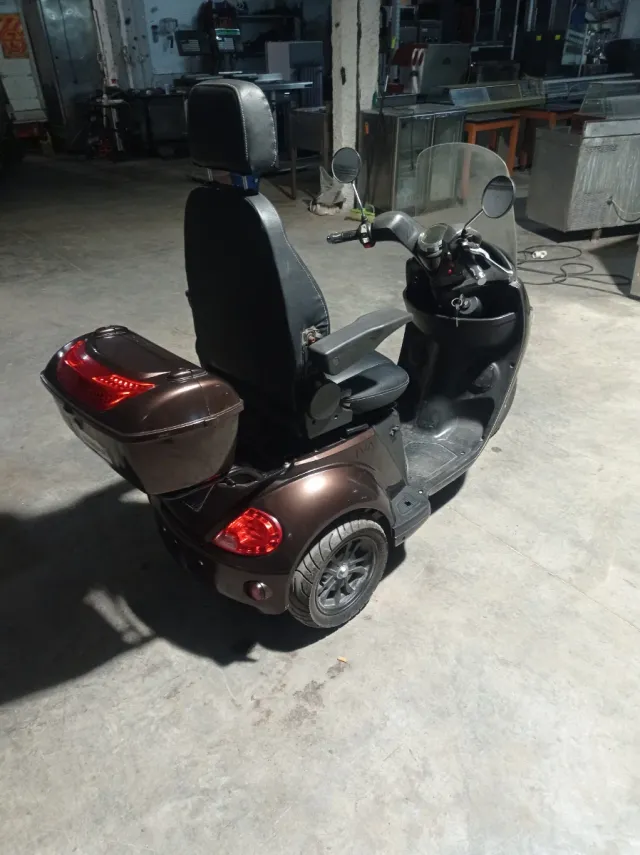 Scooter eléctrico 3 ruedas