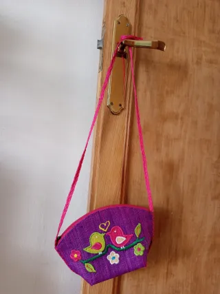 Bolso infantil con pájaros bordados
