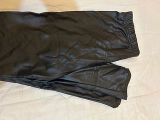 Leggings efecto piel negros