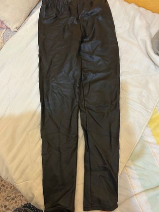 Leggings efecto piel negros
