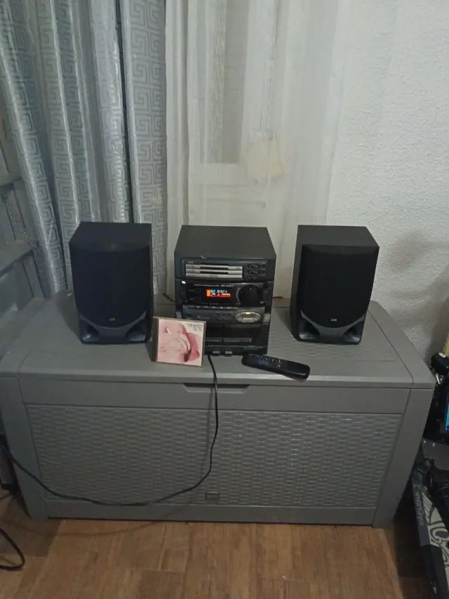 Cadena de música JVC (no funciona cassette)
