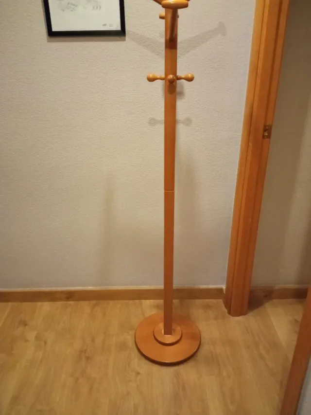 Perchero de madera cerezo