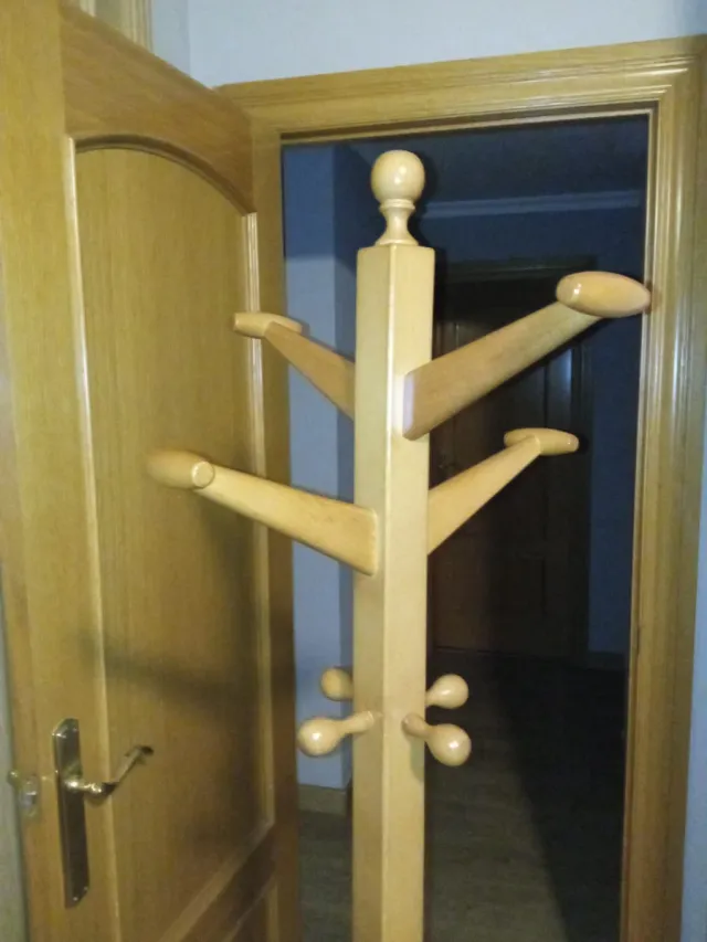 Perchero de madera cerezo