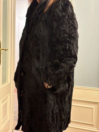 Abrigo de astracán negro