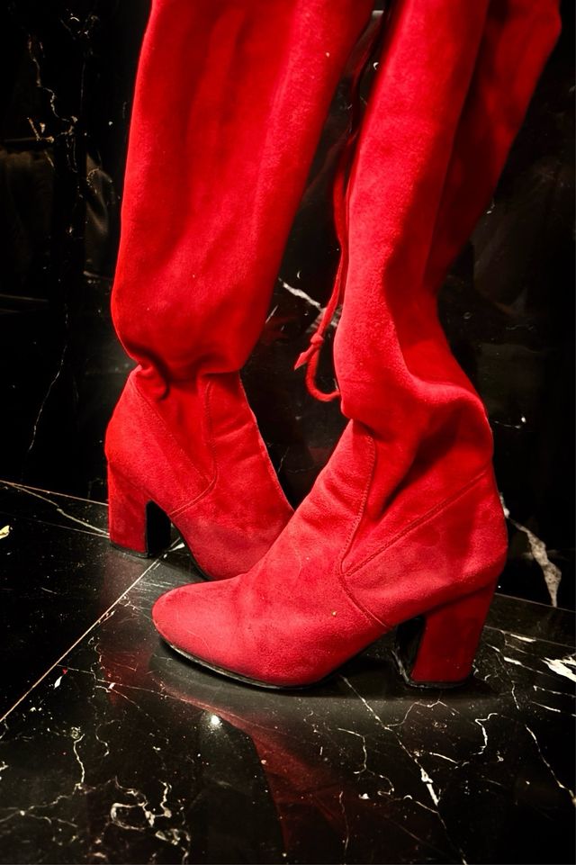 Stivali alti sopra il ginocchio rossi