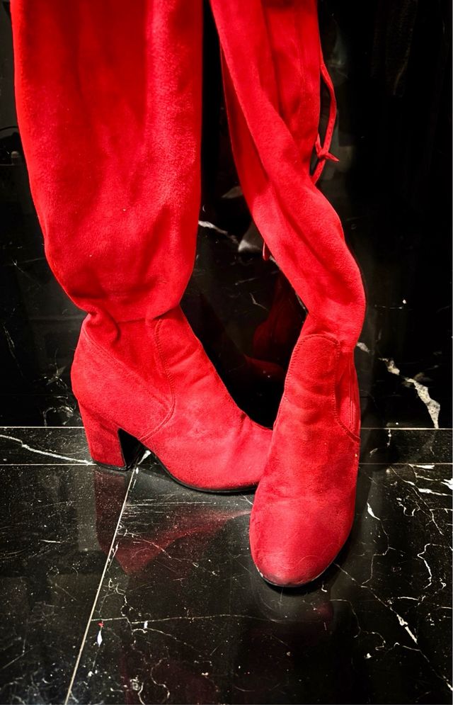 Stivali alti sopra il ginocchio rossi