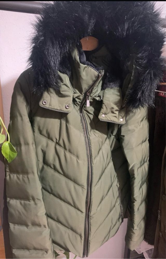 Chaqueta Zara verde con forro negro