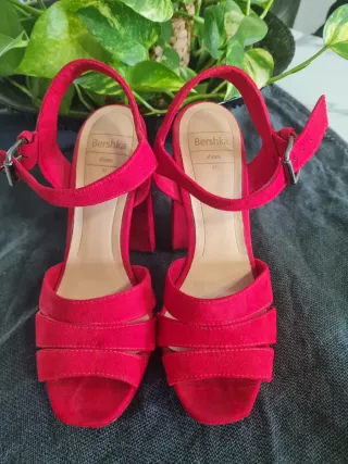 Sandalias Bershka Rojas Talla 37