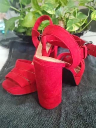 Sandalias Bershka Rojas Talla 37