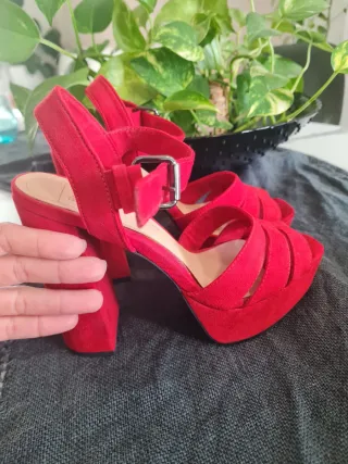 Sandalias Bershka Rojas Talla 37