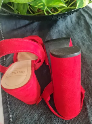 Sandalias Bershka Rojas Talla 37