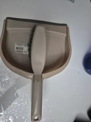 Recogedor con cepillo