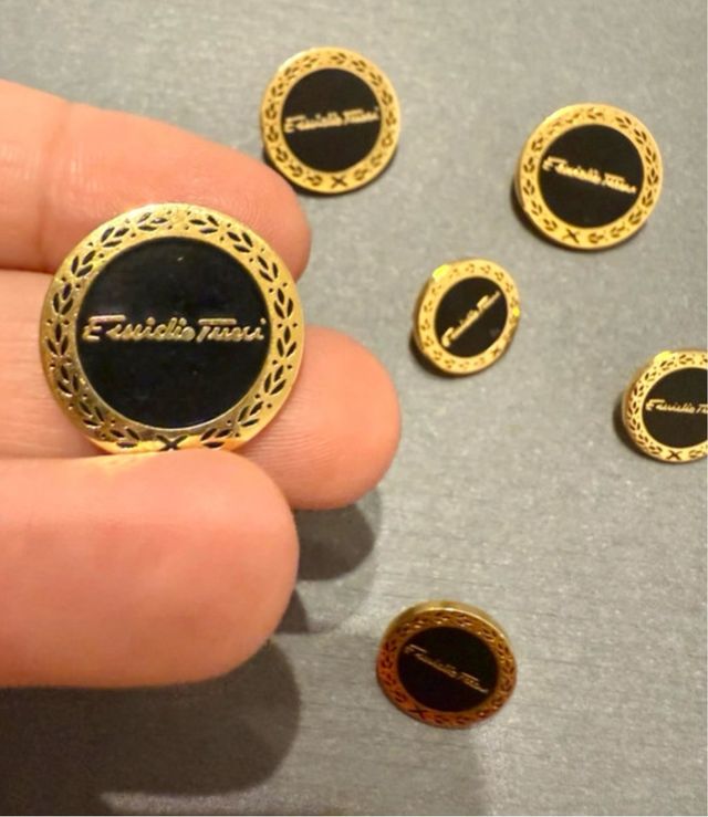 Botones vintage dorados y negros