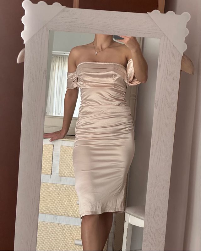 Vestido beige satinado