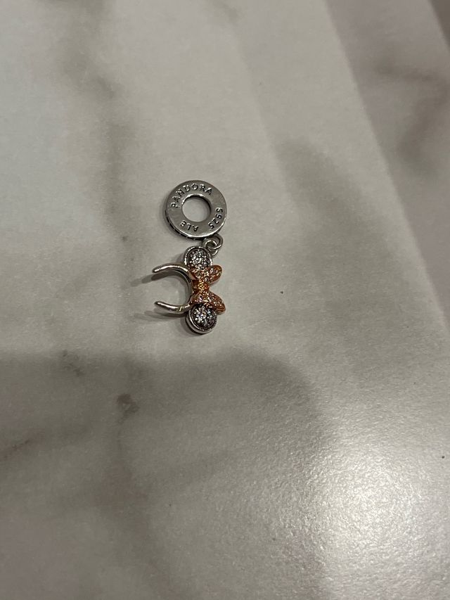 Charm Minnie Mouse Pandora Baño Plata. NUEVO