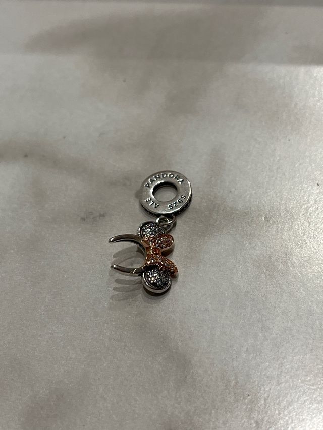 Charm Minnie Mouse Pandora Baño Plata. NUEVO