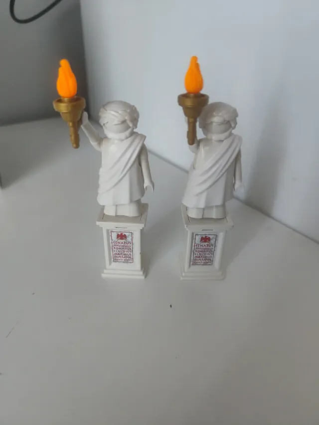 Playmobil Estatuas Romanas con Antorcha 8€ unidad