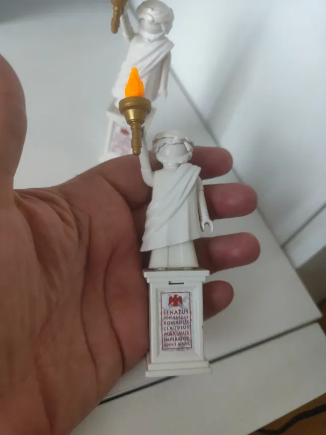 Playmobil Estatuas Romanas con Antorcha 8€ unidad