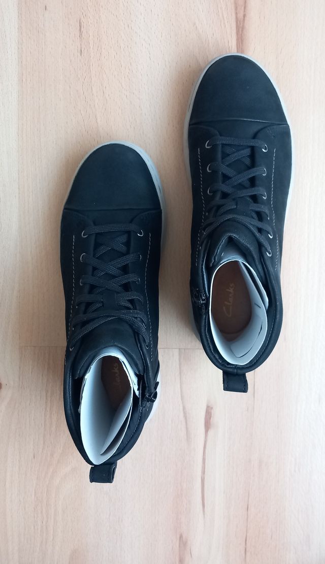 Botines deportivos negros en piel Clarks